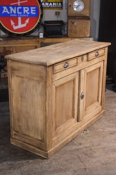 bahut brocante ancien en noyer massif clair portes et tiroirs bois brut 